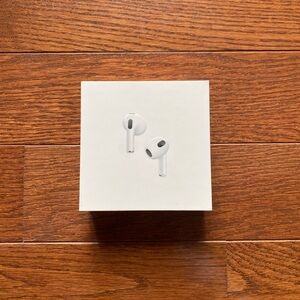 APPLE AirPods (3rd Generation) with Lightning Charging Case